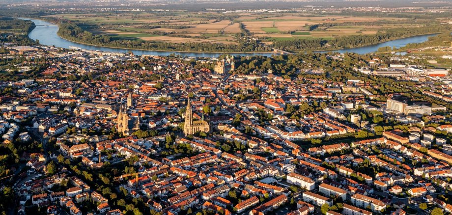 Luftbild der Stadt Speyer.