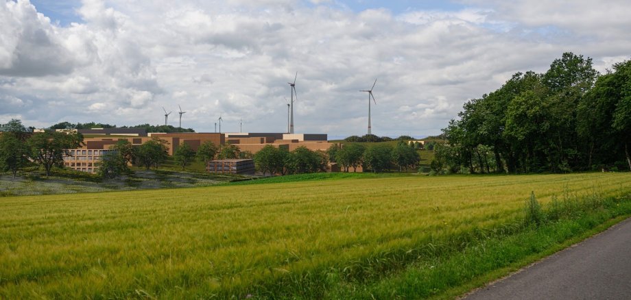 Fotomontage des künftigen Gewerbegebietes umgeben von Feld.